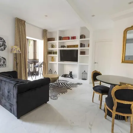 The Clock House Luxury Urban Aparthotel Málaga